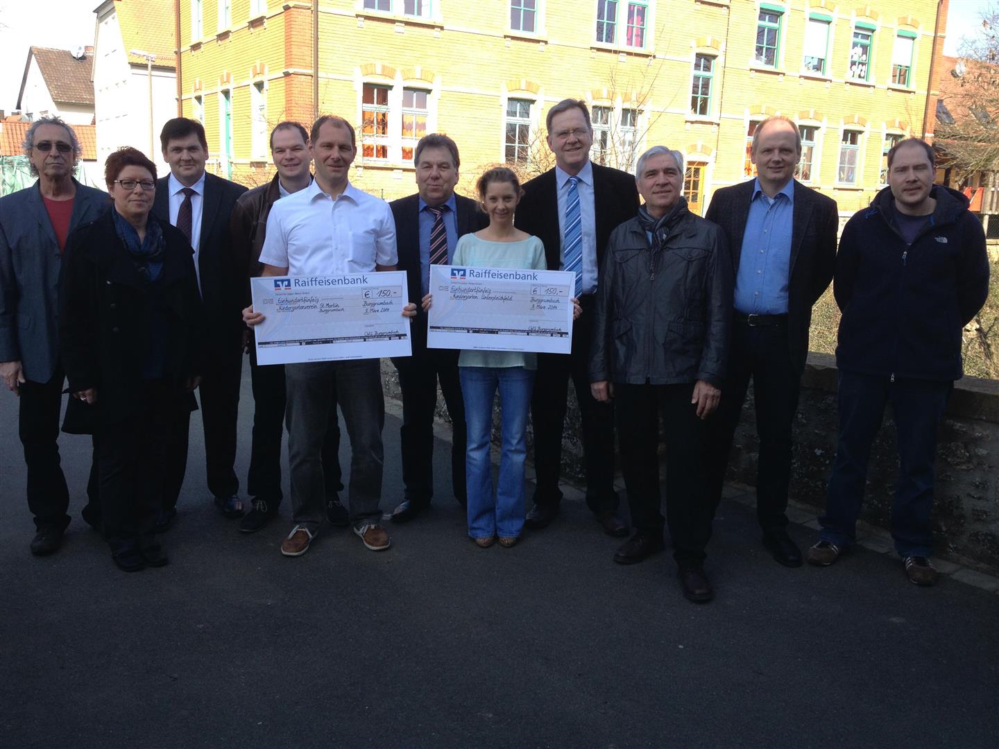 Gruppenfoto zur Checkübergabe